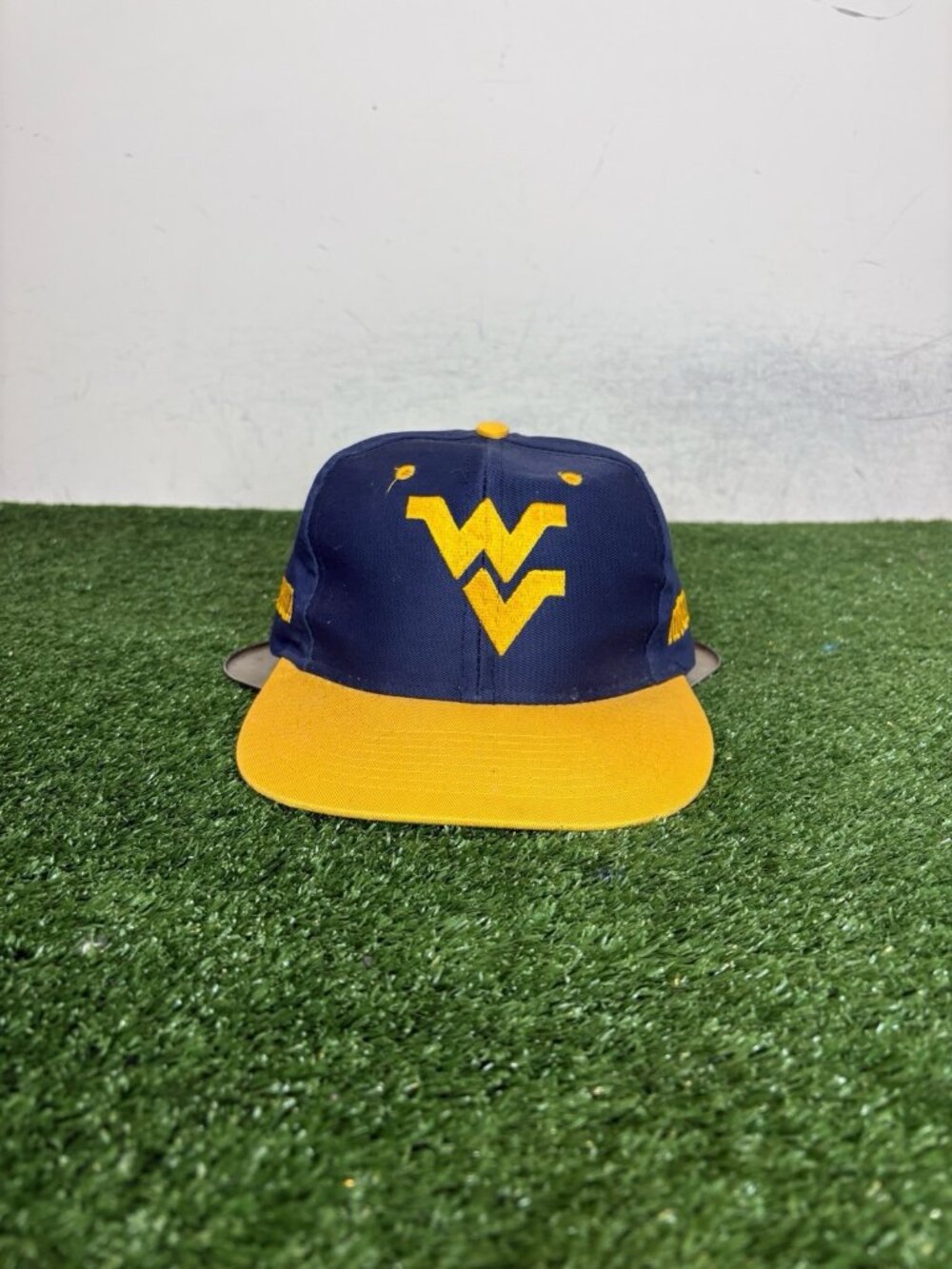 Vintage West Virginia Mountaineers hat cap snap back blue yellow football mens